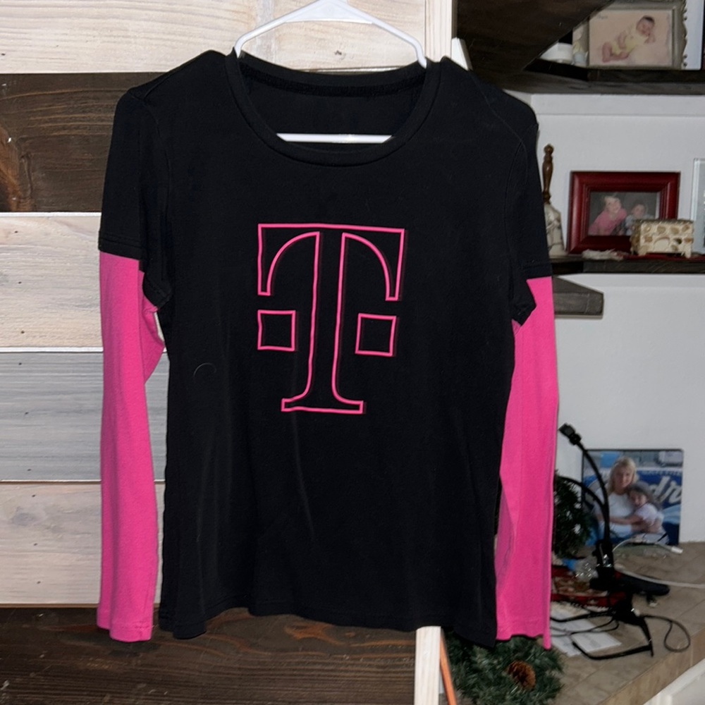 Tmobile long Sleeve top - S/M
